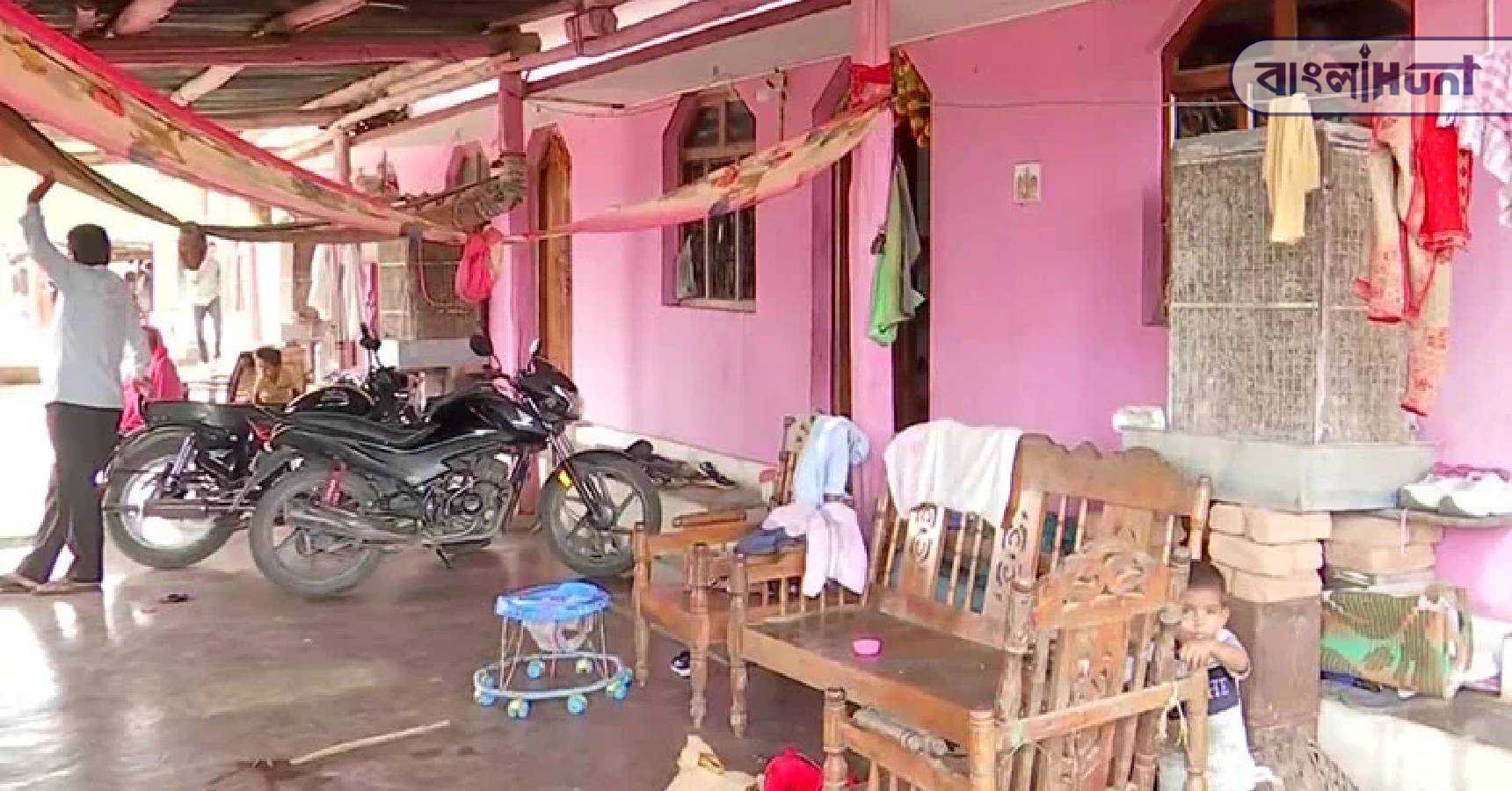 bizarre house main
