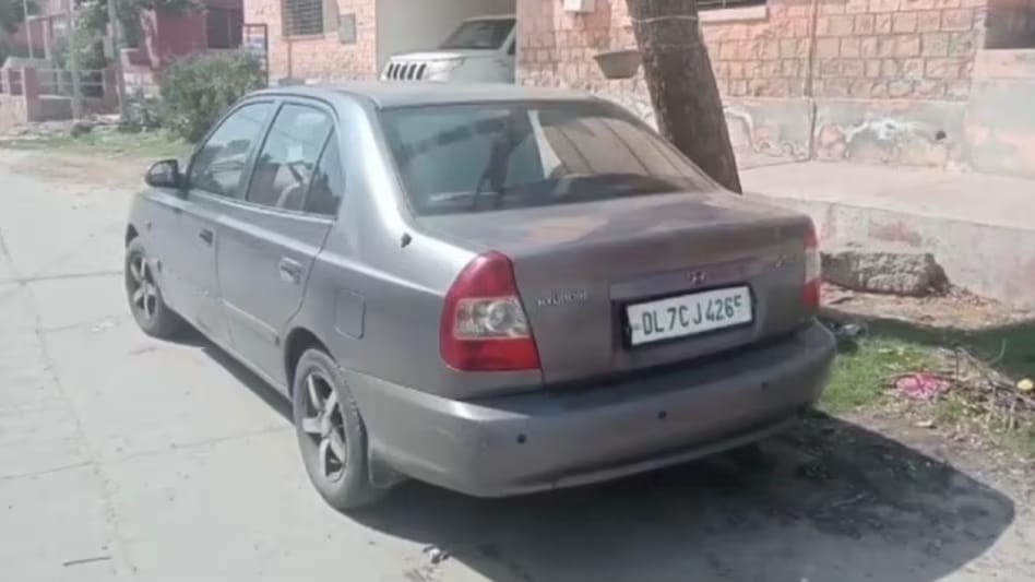 iran couple car