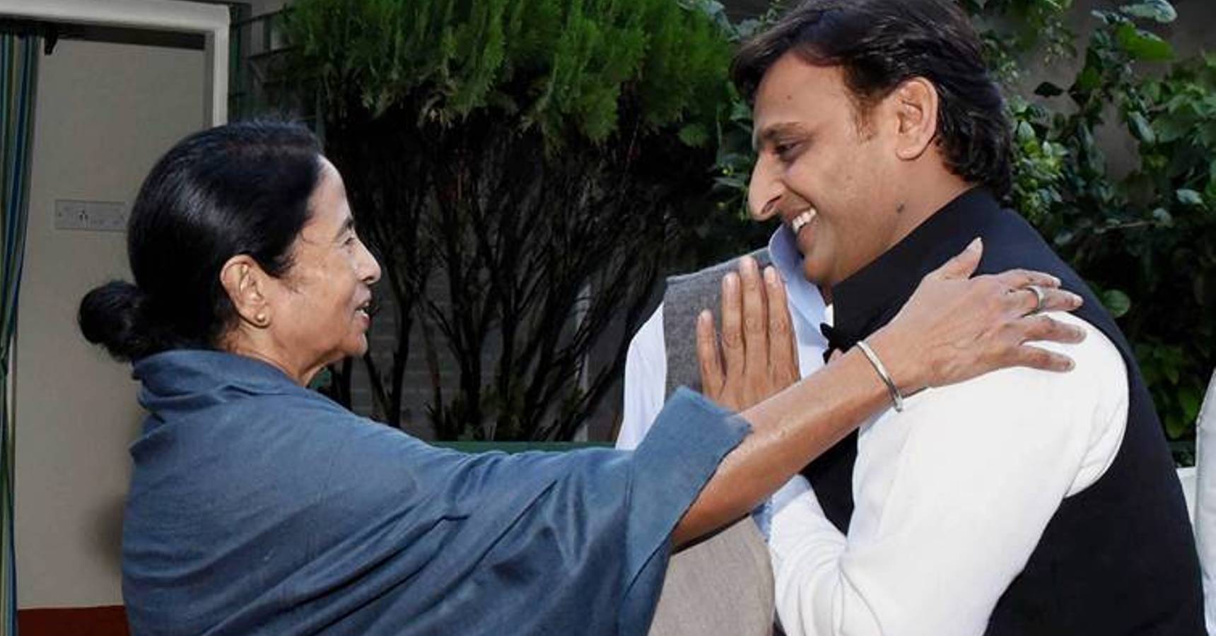 akhilesh yadav , mamata