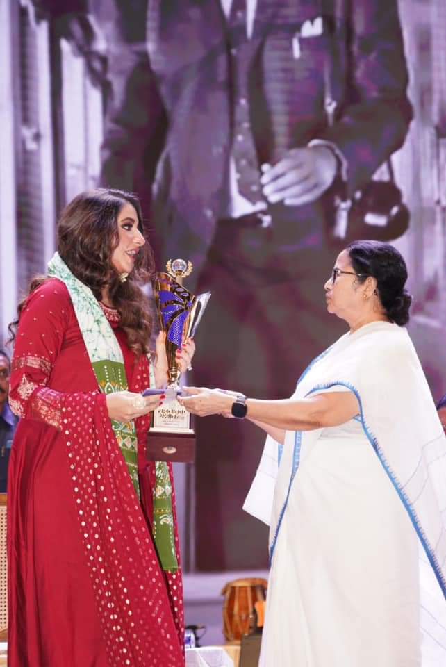 Subhashree ganguly got mahanayak samman