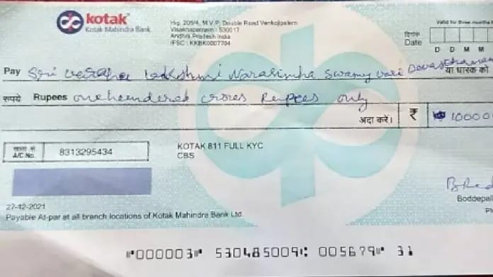 A person gave a check of 100 crores in the donation box of the temple