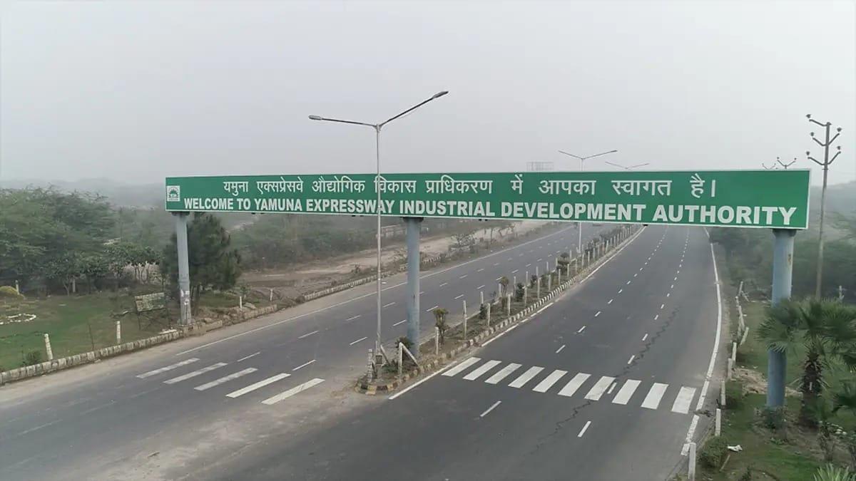 The speed limit of this expressway has been reduced to avoid accidents 