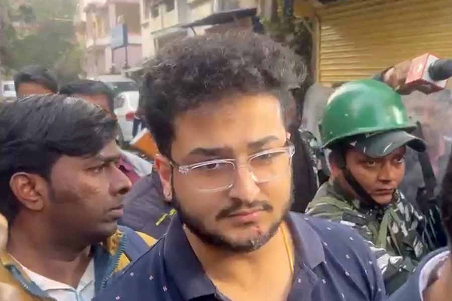 ইডিকে কাজ করতে দিন 900x600 yt