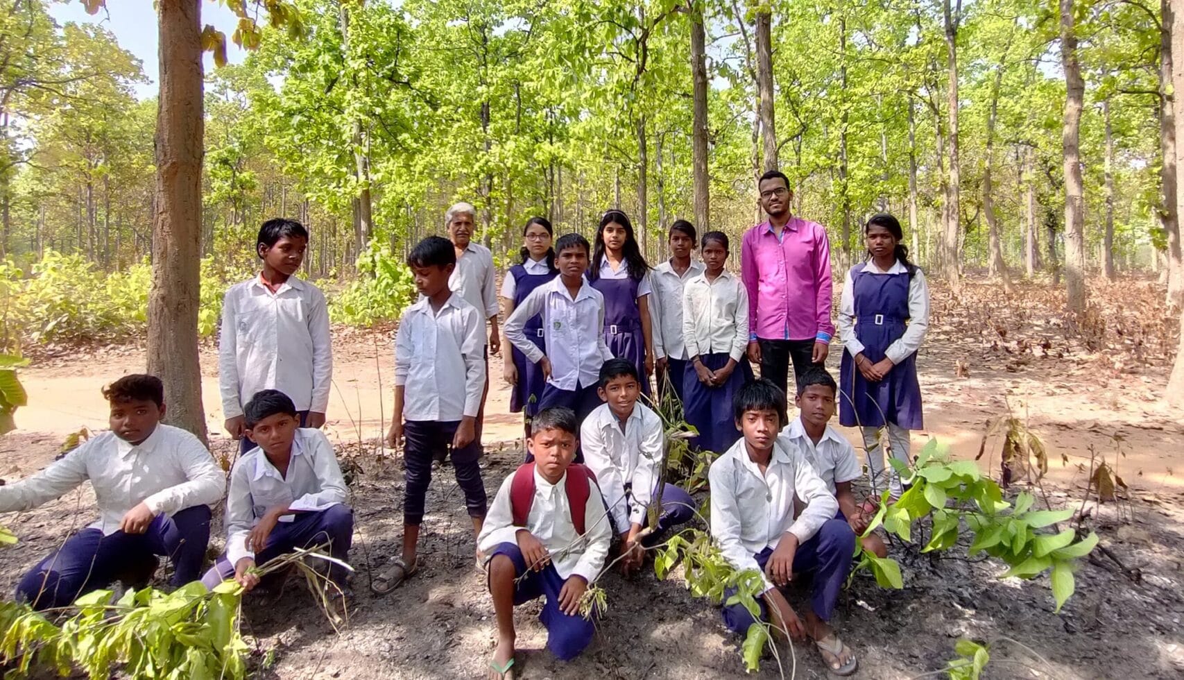 School students rushed to extinguish the fire in the forest of Bankura.