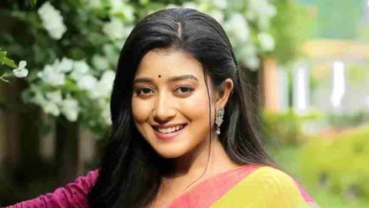 Aratrika maity is going to debut in srijit mukherjee film reportedly 