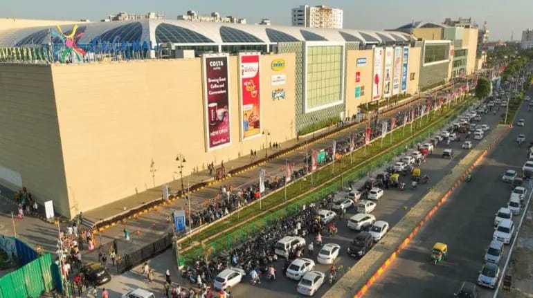 Lulu group build shopping mall in India.