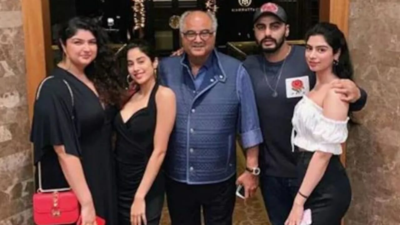 Why do arjun kapoor call janhvi at 3 am