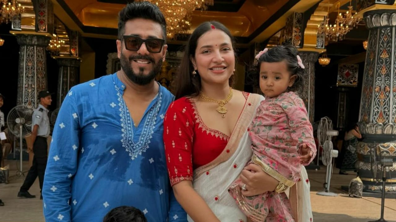 Raj and subhashree Ganguly shared daughter photo