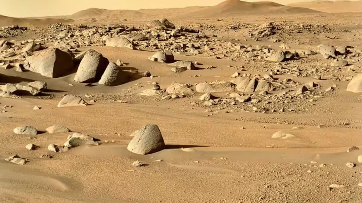 China's rover found a 3.42 billion-year-old ocean on Mars.