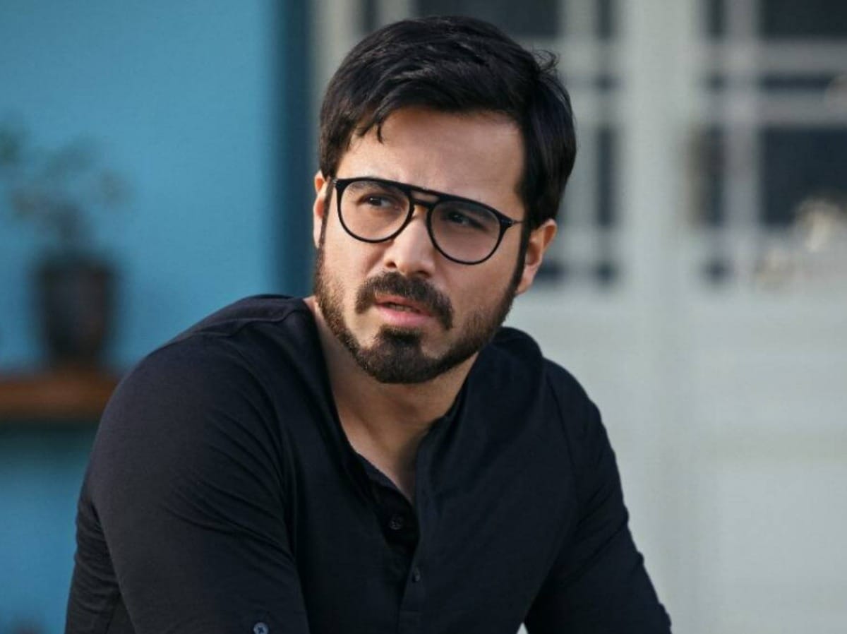 Emraan Hashmi stood beside salman khan on sikandar 