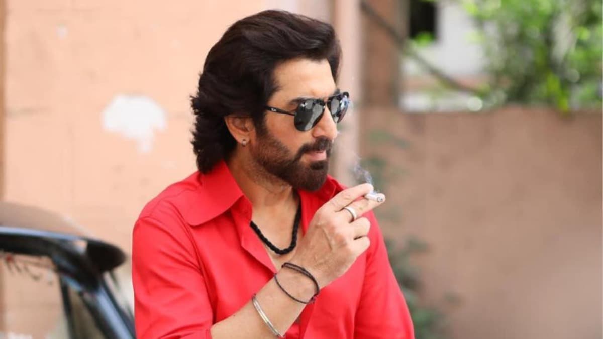 What was jeet debut film its not sathi