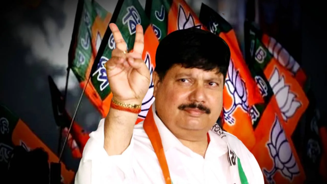 BJP leader Arjun Singh raises Yogi Adityanath slogan