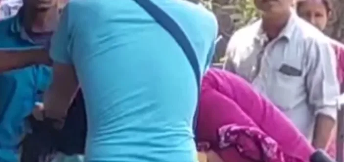 Toto Driver beat a woman in west bengal 