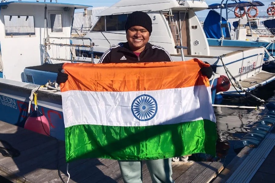 Sayani Das crosses the Strait of Gibraltar.