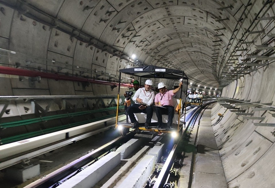 Kolkata Metro start service on Esplanade-Sealdah route.